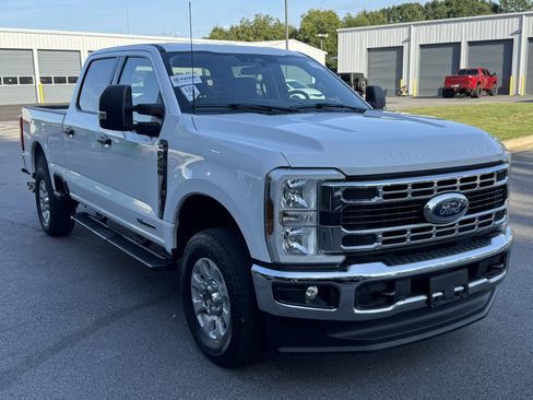 Used 2024 Ford F250 XLT w/ FX4 Off-Road Package AWD/4WD image 3