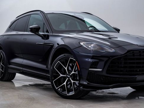 New 2026 Aston Martin DBX 707 image 2