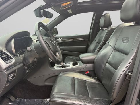 Used 2018 Jeep Grand Cherokee Overland w/ Interior Metal Package RWD image 17