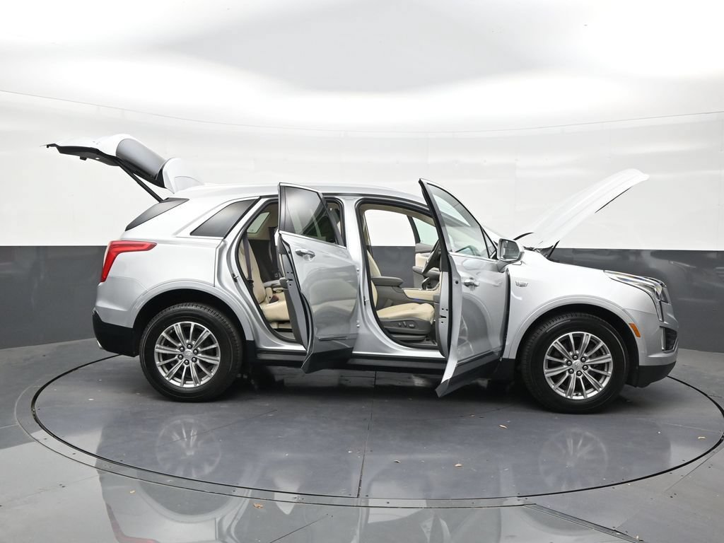 Used 2017 Cadillac XT5 Luxury w/ Driver Awareness Package FWD image 29
