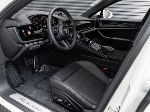 New 2025 Porsche Panamera image 4
