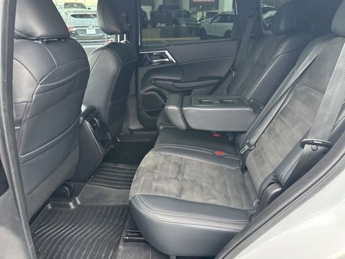 Used 2024 Mitsubishi Outlander SE image 14