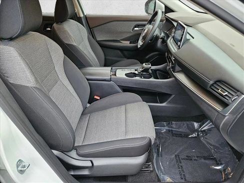 Used 2023 Nissan Rogue SV image 19