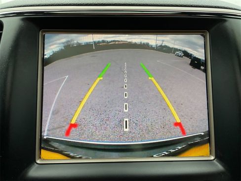 Used 2016 Jeep Grand Cherokee Limited image 4