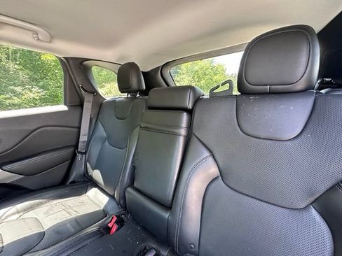 Used 2019 Jeep Cherokee Limited AWD/4WD image 11