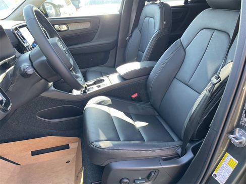 New 2026 Volvo XC40 B5 Core w/ Climate Package image 20