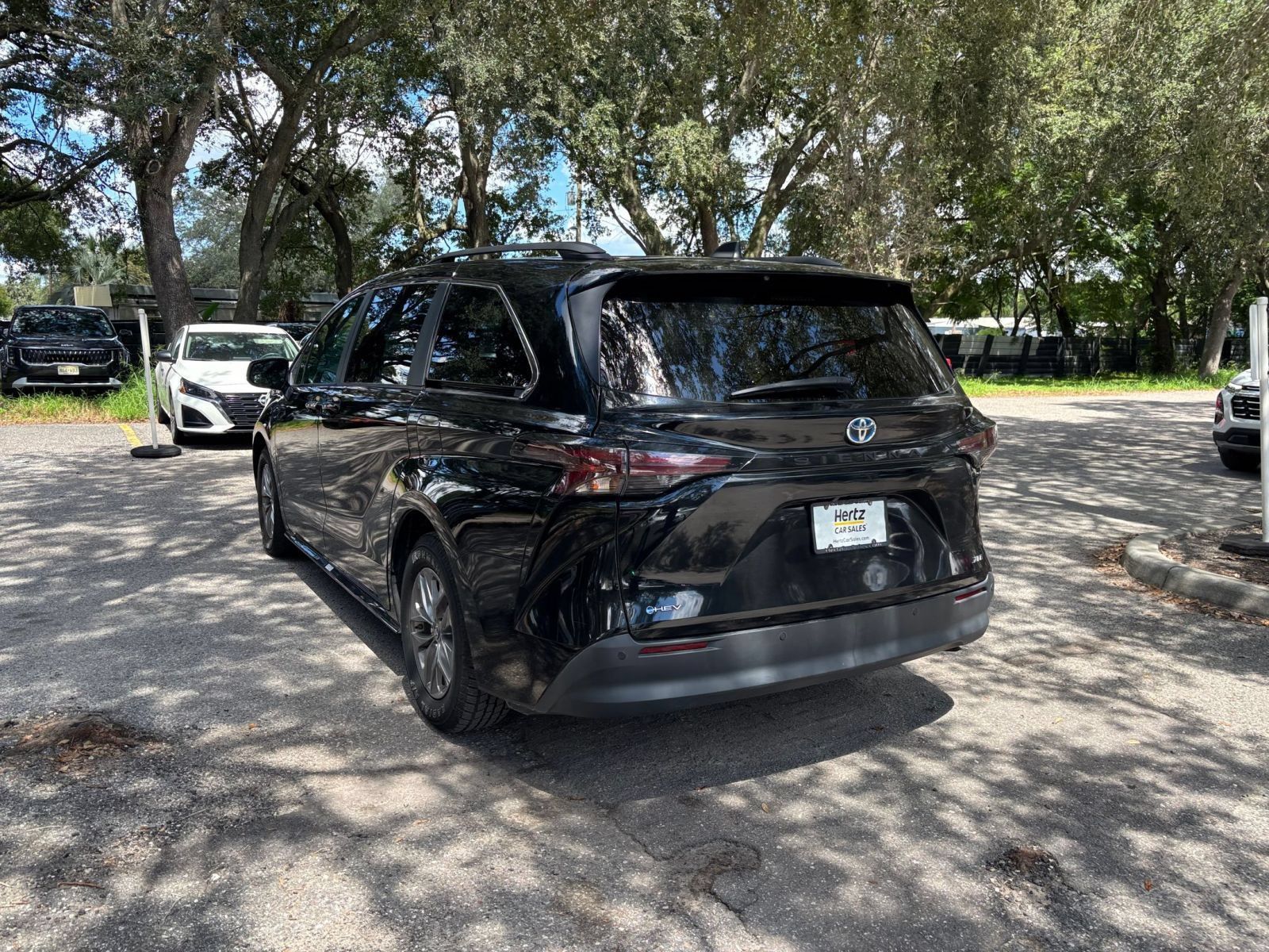 Used 2025 Toyota Sienna XLE FWD image 6