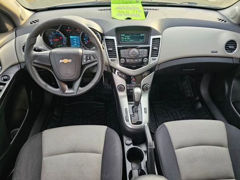 Used 2014 Chevrolet Cruze LS image 15