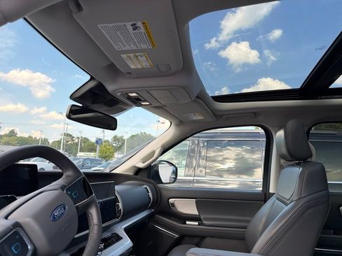 Used 2025 Ford Expedition Max Active AWD/4WD image 37