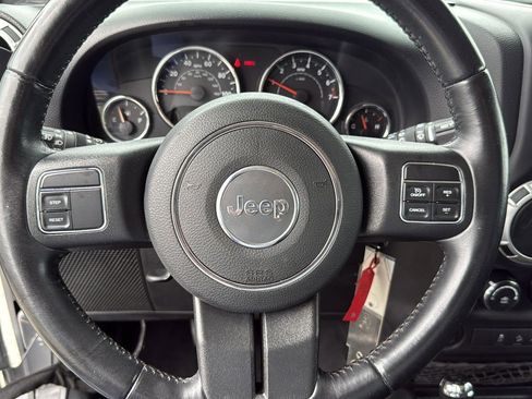 Used 2018 Jeep Wrangler Unlimited Sahara AWD/4WD image 15