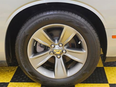 Used 2020 Dodge Challenger SXT w/ Driver Convenience Group image 9