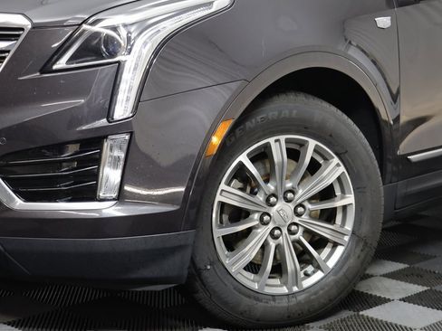 Used 2017 Cadillac XT5 Luxury w/ Driver Awareness Package image 3