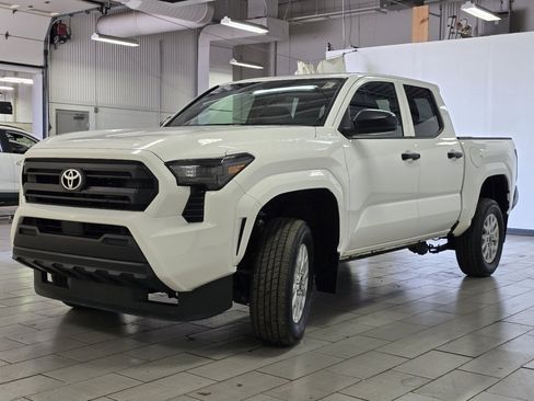 Certified 2024 Toyota Tacoma SR AWD/4WD image 9