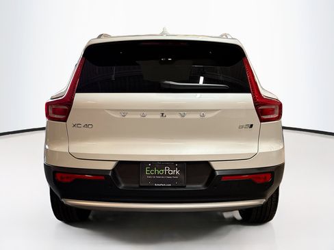 Used 2025 Volvo XC40 B5 Core image 7