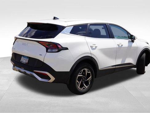 Used 2023 Kia Sportage LX AWD/4WD image 3