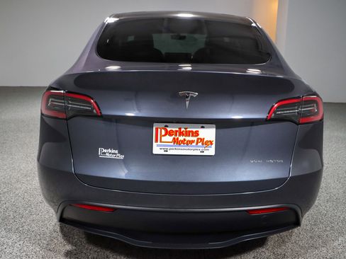 Used 2023 Tesla Model Y AWD image 8