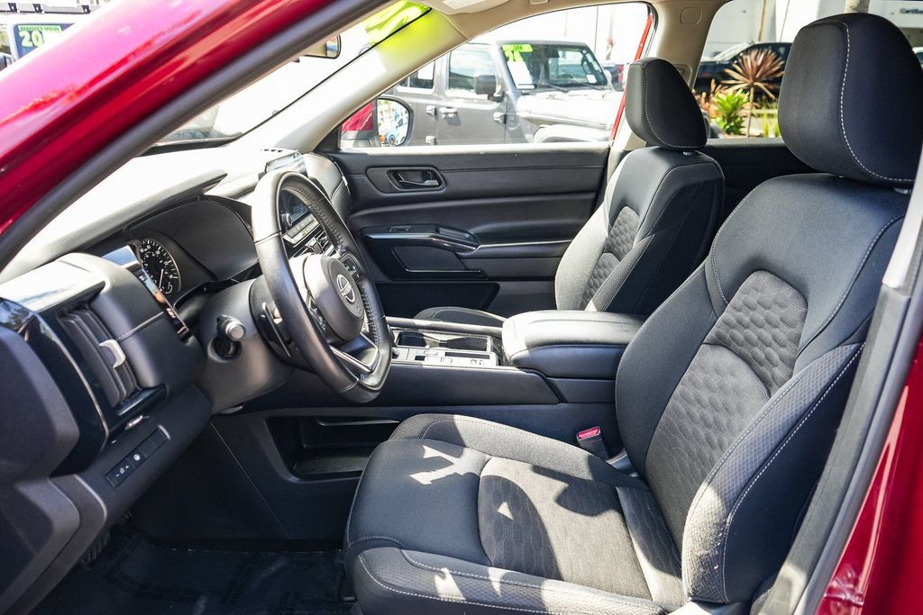 Used 2024 Nissan Pathfinder SV FWD image 16