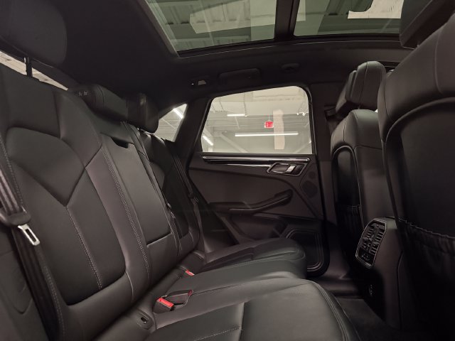 Certified 2026 Porsche Macan AWD/4WD image 26