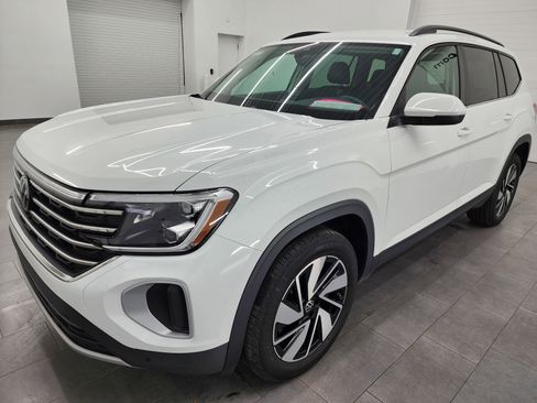 Used 2025 Volkswagen Atlas SE image 7