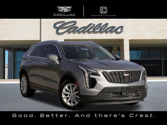 Used 2023 Cadillac XT4 Luxury w/ Cold Weather Package FWD image 2
