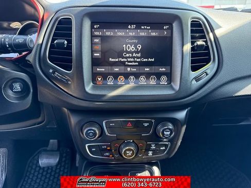 Used 2018 Jeep Compass Trailhawk w/ Leather Interior Group AWD/4WD image 19
