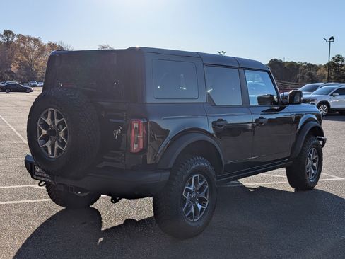 Used 2025 Ford Bronco Badlands image 9