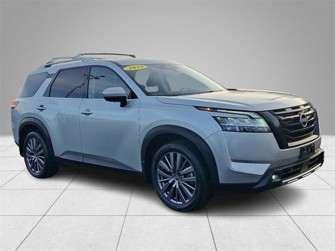 Used 2023 Nissan Pathfinder SL w/ SL Premium Package image 3