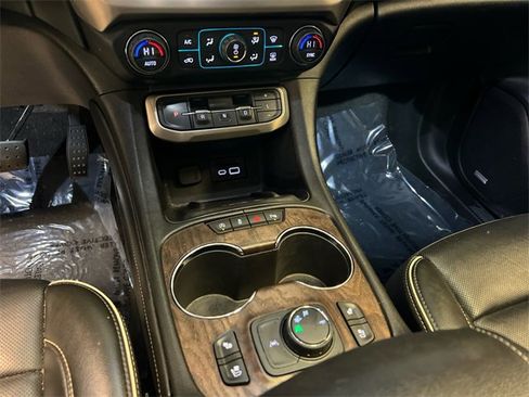 Used 2021 GMC Acadia Denali w/ Denali Technology Package image 30