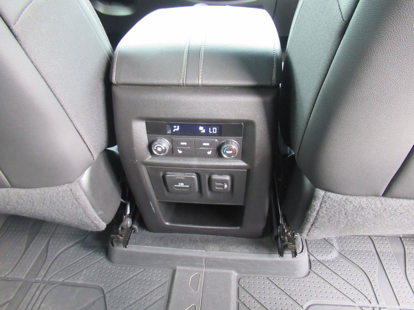 Certified 2023 Chevrolet Traverse High Country FWD image 35