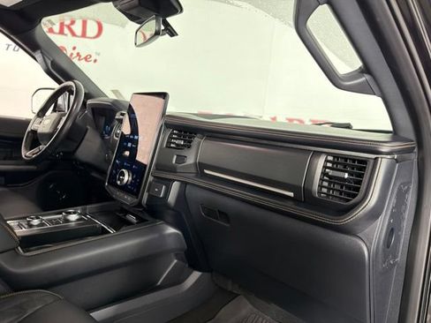 Used 2023 Ford Expedition Platinum AWD/4WD image 17