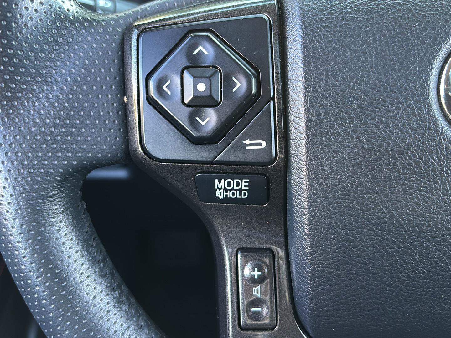 Used 2018 Toyota 4Runner TRD Off-Road Premium AWD/4WD image 28