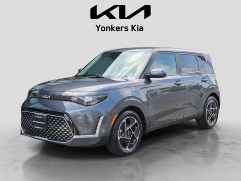 Certified 2023 Kia Soul EX FWD image 2