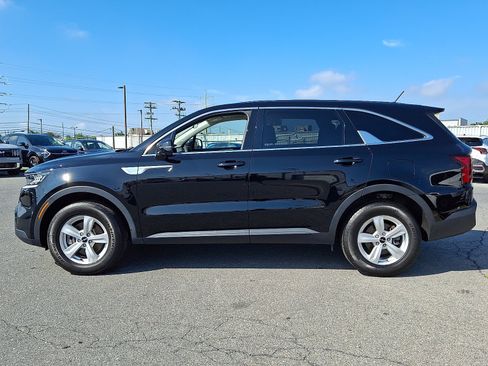 Used 2023 Kia Sorento LX AWD/4WD image 7