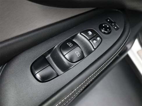 Used 2024 Nissan Murano SV w/ SV Midnight Edition Package image 4