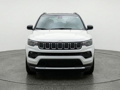 Used 2025 Jeep Compass Limited AWD/4WD image 2