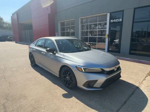 Used 2023 Honda Civic Sport image 2