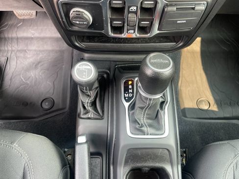 Used 2021 Jeep Gladiator Overland AWD/4WD image 22