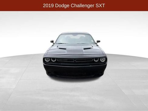 Used 2019 Dodge Challenger SXT RWD image 2