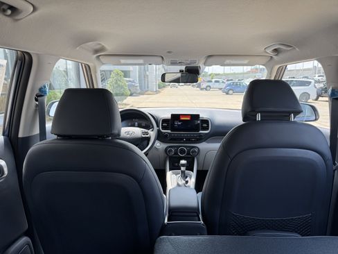 New 2025 Hyundai Venue Limited image 12