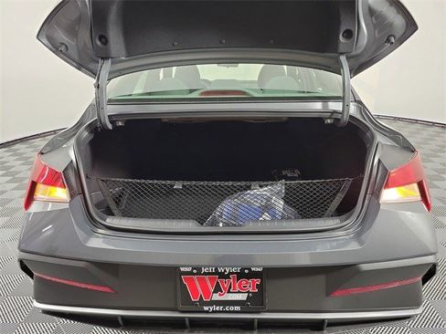 Used 2025 Hyundai Elantra Sport image 10