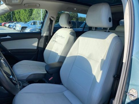 Used 2020 Volkswagen Tiguan SE w/ Panoramic Sunroof Package AWD/4WD image 11