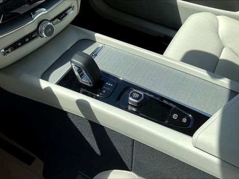 New 2025 Volvo XC60 B5 Plus w/ Protection Package Premier image 21