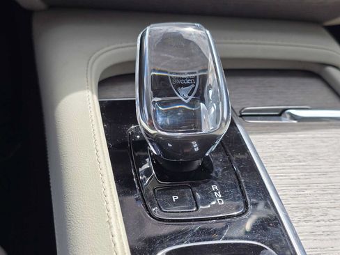 Certified 2023 Volvo XC90 T8 Ultimate AWD/4WD image 32