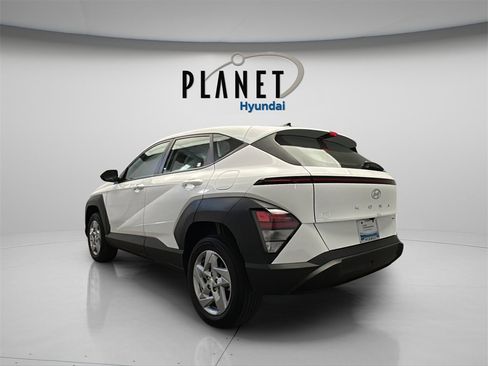 Certified 2025 Hyundai Kona SE image 6