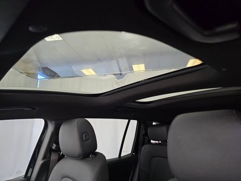 Used 2025 Mercedes-Benz GLB 250 4MATIC image 45