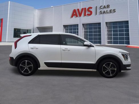Used 2025 Kia Niro LX FWD image 5
