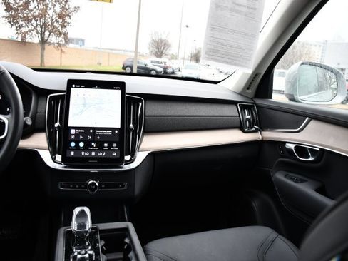 Certified 2025 Volvo XC90 B6 Plus image 16