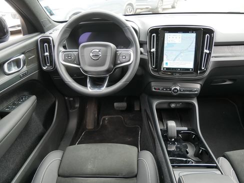 Certified 2023 Volvo C40 P8 Recharge Ultimate image 11