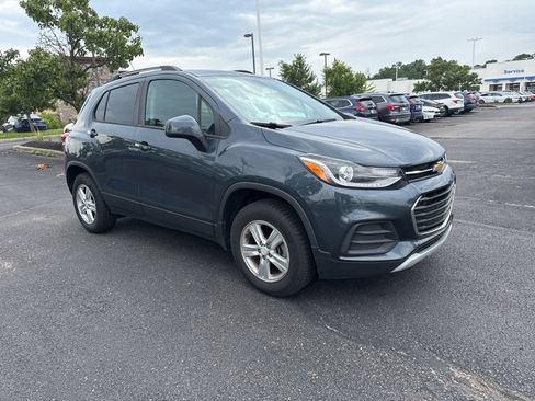Used 2021 Chevrolet Trax LT AWD/4WD image 15