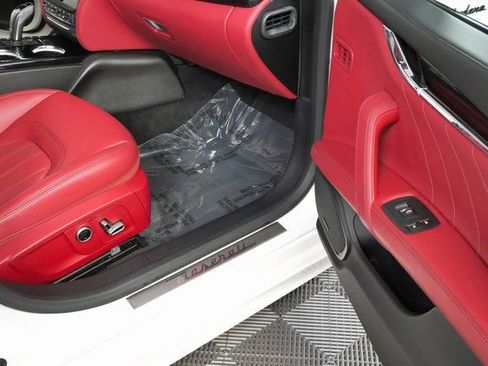 Used 2022 Maserati Quattroporte Modena RWD image 25